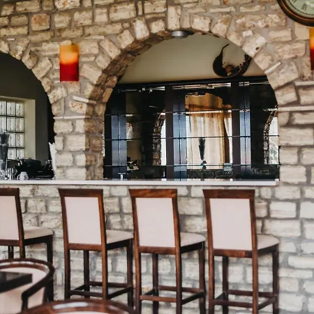 Obrava Semi Double With Balcony Overlooking The Inner Courtyard شقة Eláti