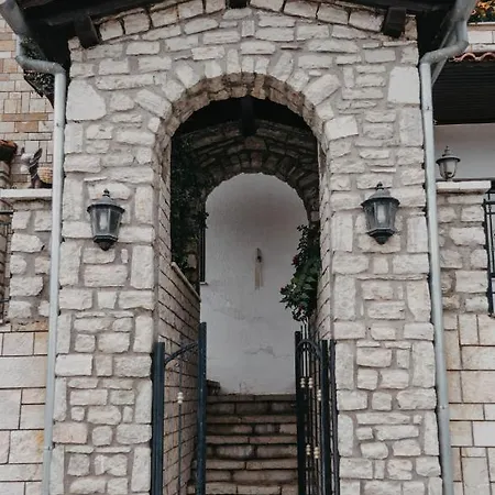 Obrava Semi Double With Balcony Overlooking The Inner Courtyard شقة *