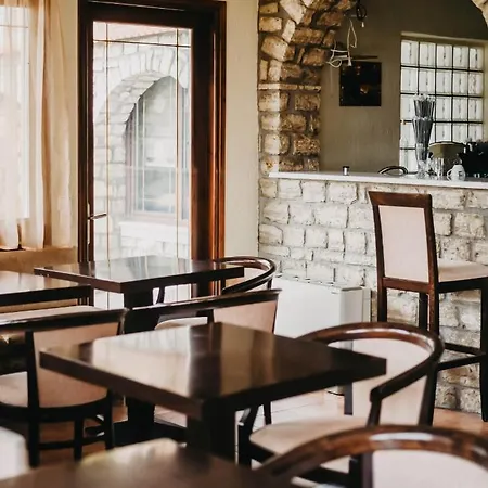 Obrava Semi Double With Balcony Overlooking The Inner Courtyard شقة